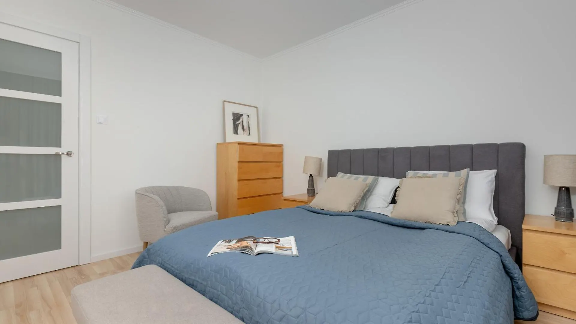 Two Bedroom Apartment In Gdansk With Desk For Remote Work And Bathtub By Noclegi Renters
