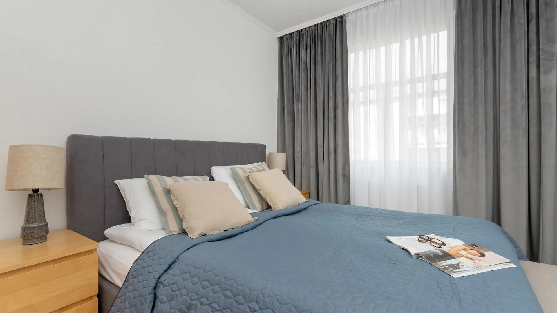 Two Bedroom Apartment In Gdansk With Desk For Remote Work And Bathtub By Noclegi Renters