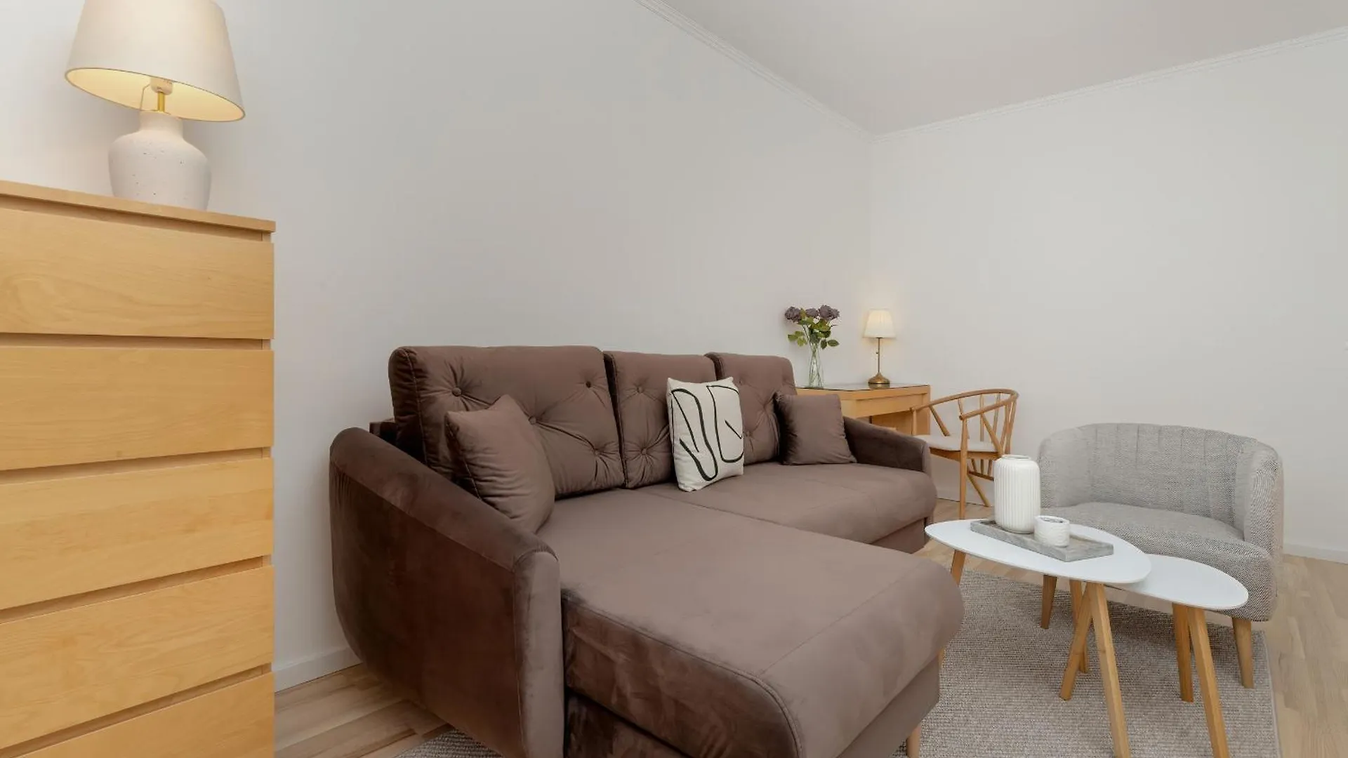 Two Bedroom Apartment In Gdansk With Desk For Remote Work And Bathtub By Noclegi Renters