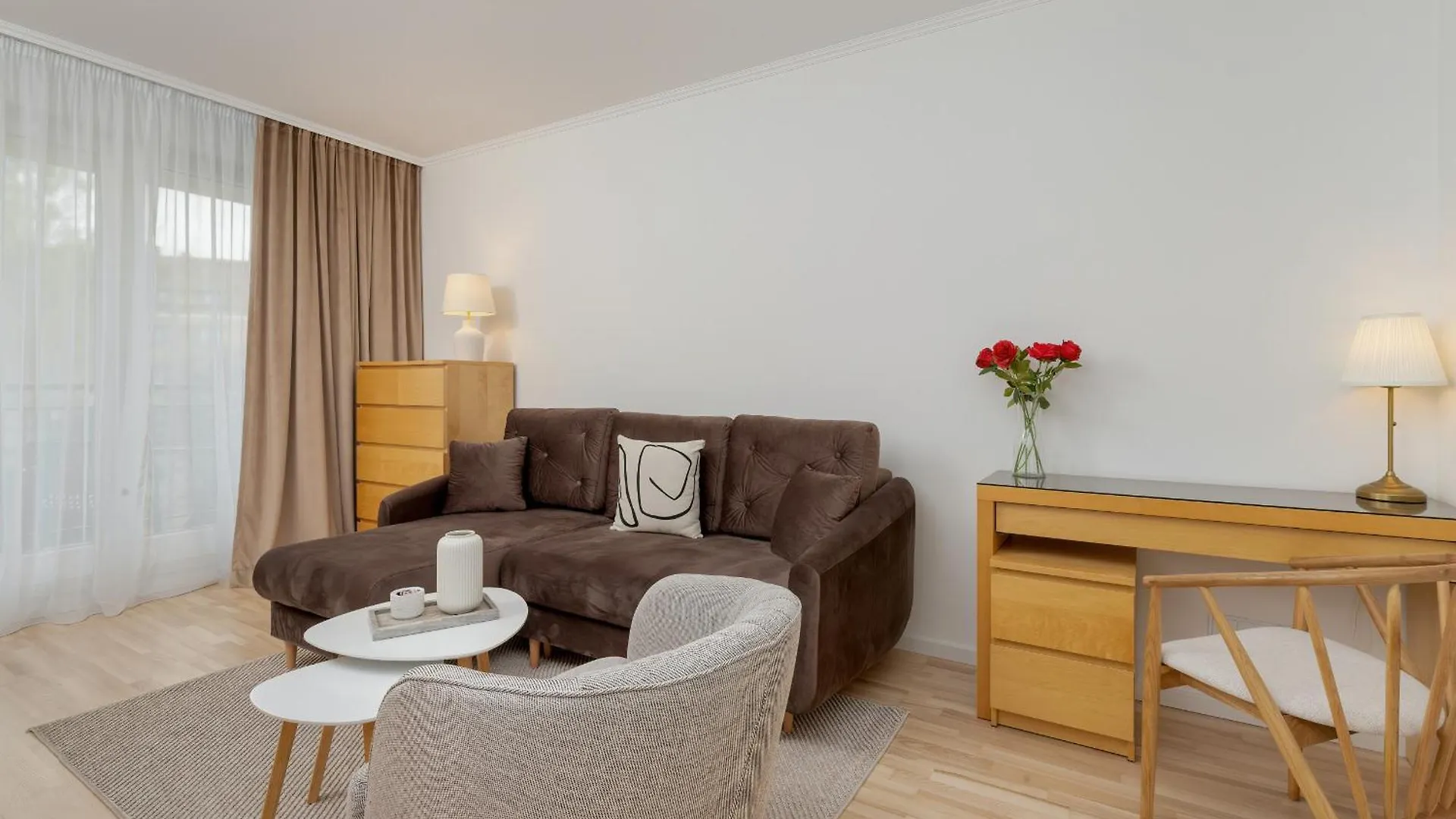 Two Bedroom Apartment In Gdansk With Desk For Remote Work And Bathtub By Noclegi Renters location